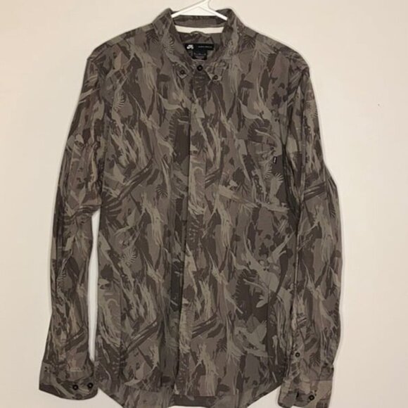 NIKESB Killingsworth Lizard Camo Long Sleeve Button Down Sz Medium - Picture 1 of 4